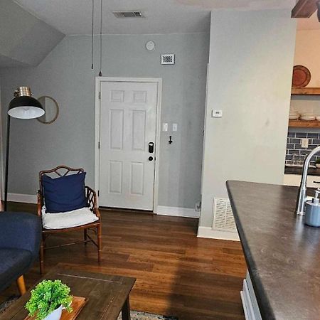 Dauphin District Darling #4 Downtown, Dining Apartment Mobile Exterior photo