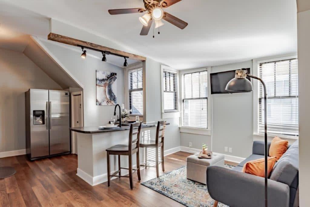 Dauphin District Darling #4 Downtown, Dining Apartment Mobile Exterior photo