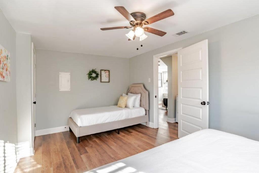 Dauphin District Darling #4 Downtown, Dining Apartment Mobile Exterior photo