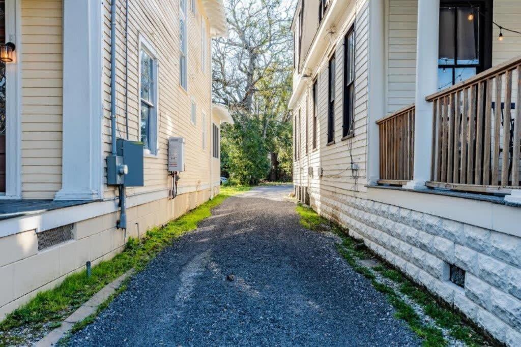 Dauphin District Darling #4 Downtown, Dining Apartment Mobile Exterior photo
