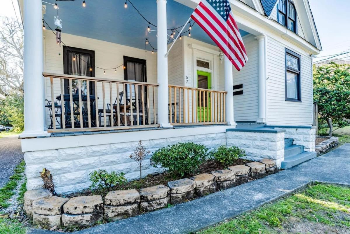 Dauphin District Darling #4 Downtown, Dining Apartment Mobile Exterior photo