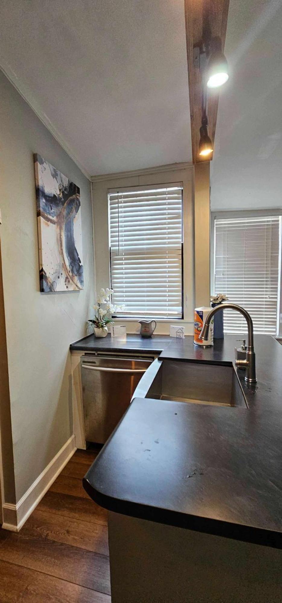 Dauphin District Darling #4 Downtown, Dining Apartment Mobile Exterior photo