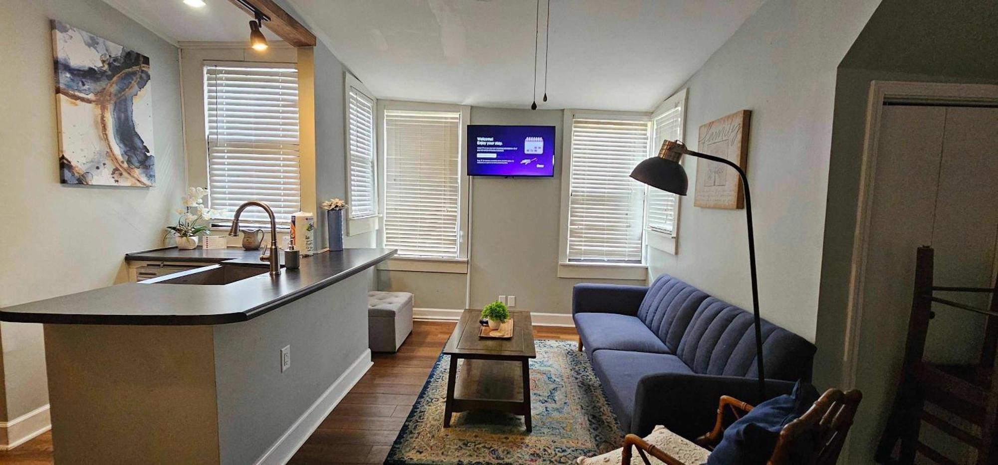 Dauphin District Darling #4 Downtown, Dining Apartment Mobile Exterior photo