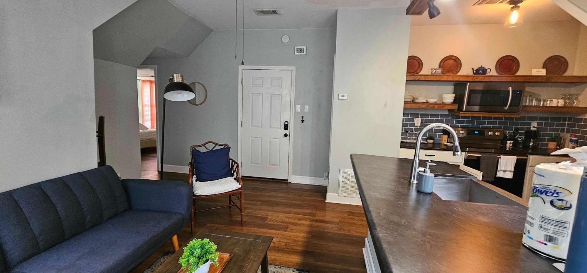 Dauphin District Darling #4 Downtown, Dining Apartment Mobile Exterior photo