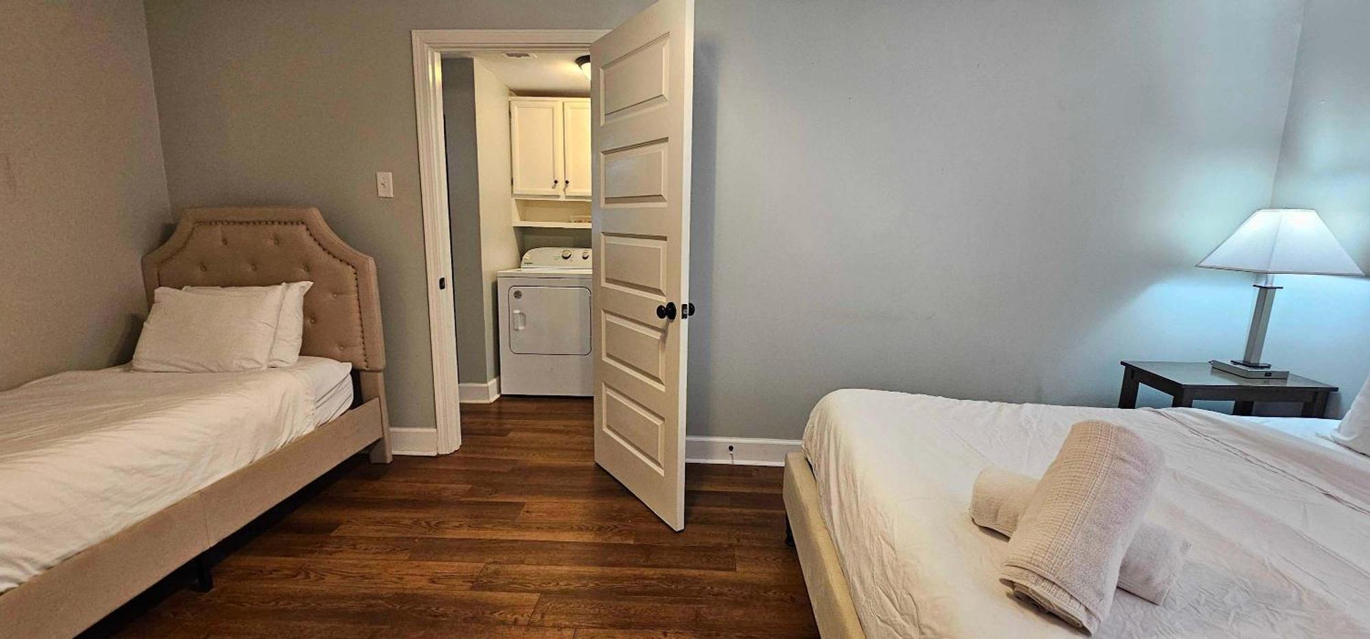 Dauphin District Darling #4 Downtown, Dining Apartment Mobile Exterior photo